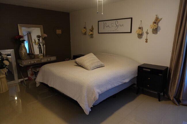 Building Photo - 11808 Thicket Wood Dr