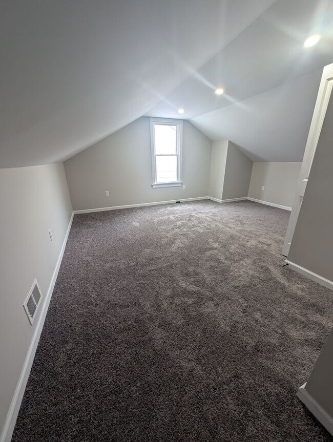 Building Photo - 2508 Cobden St
