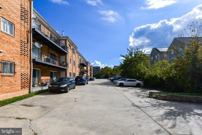 Building Photo - 5005 D St SE