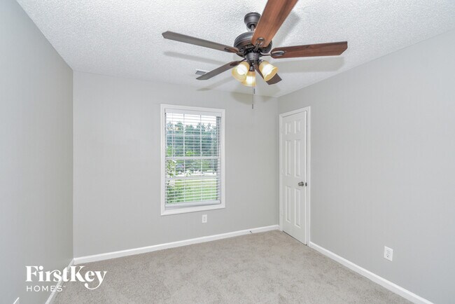 Building Photo - 41 Country Village Dr
