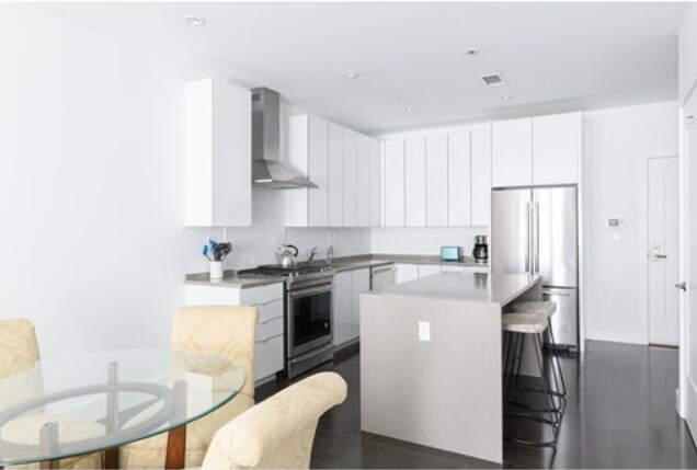 Building Photo - 2 W 6th St