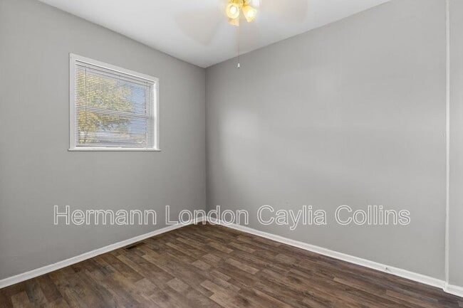 Building Photo - 6916 Moellenhoff St