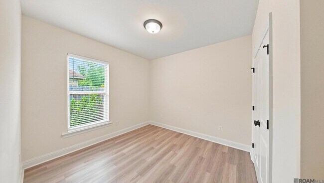 Building Photo - 7211 Kenilworth Crossing Ave