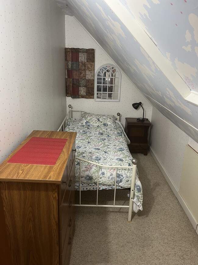 Single bed - 18018 Nottingham Rd