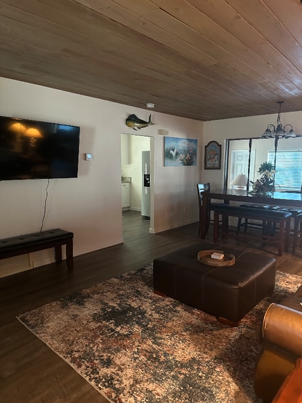 Building Photo - 204 E Ave C