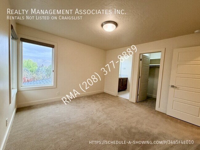 Building Photo - 2552 E Boise Ave