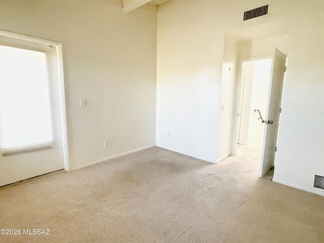 Building Photo - 3750 N Country Club Rd