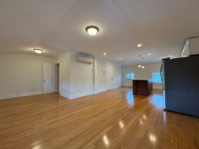 Building Photo - 169 Olive St