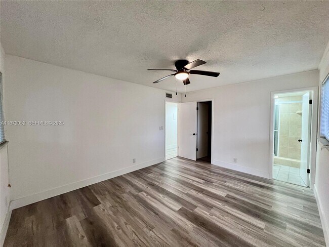 Building Photo - 805 SW 30th St