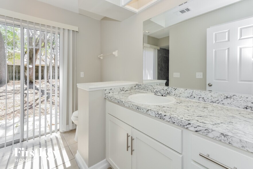 Building Photo - 2005 N Parkton Dr