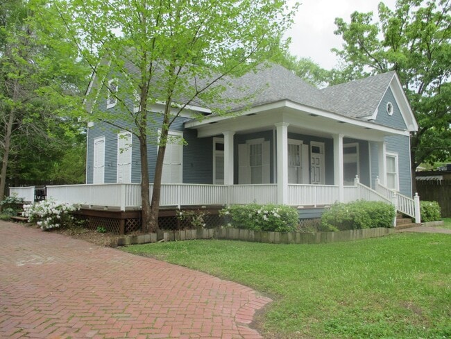 Building Photo - 208 E Louisiana Ave