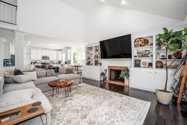 Building Photo - 7179 Fernridge Dr
