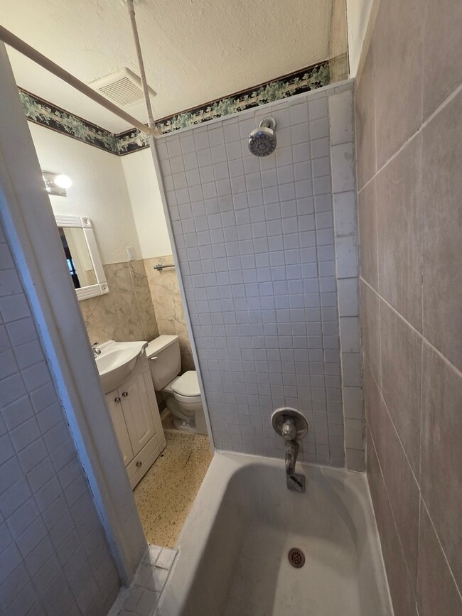 Building Photo - 2400 S Henry St