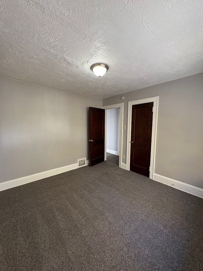 Building Photo - Three bedroom two bathroom home for rent