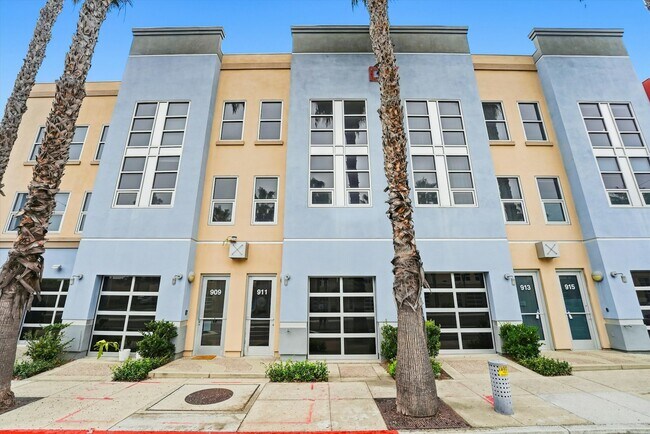 Building Photo - 911 E Santa Ana Blvd