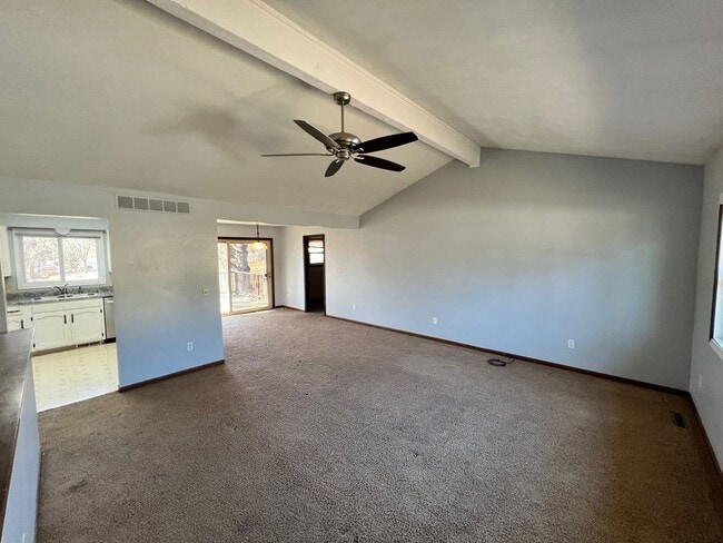 Building Photo - 3 Bedroom with Basement in Amanda Arnold S...