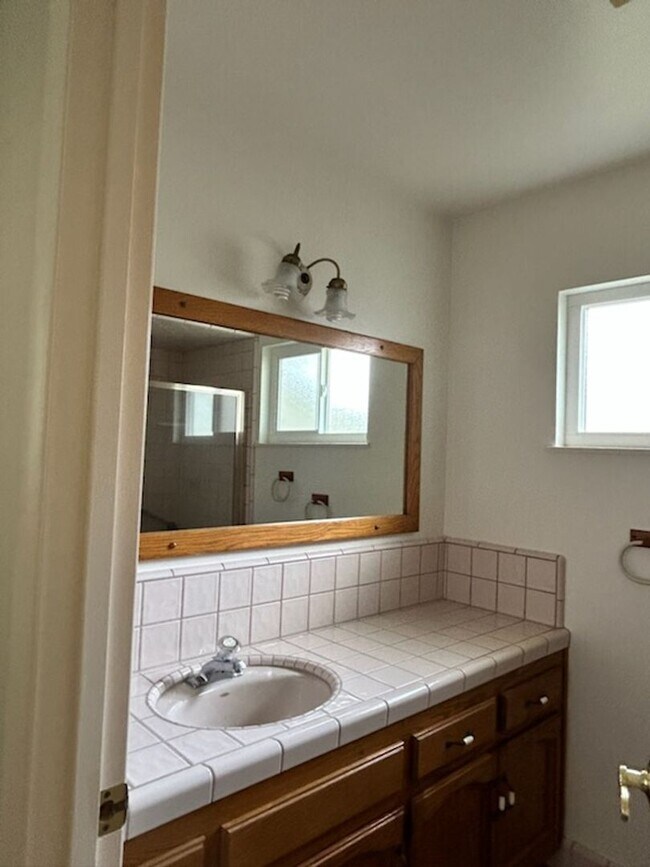 Building Photo - 749 E Wrenwood Ln