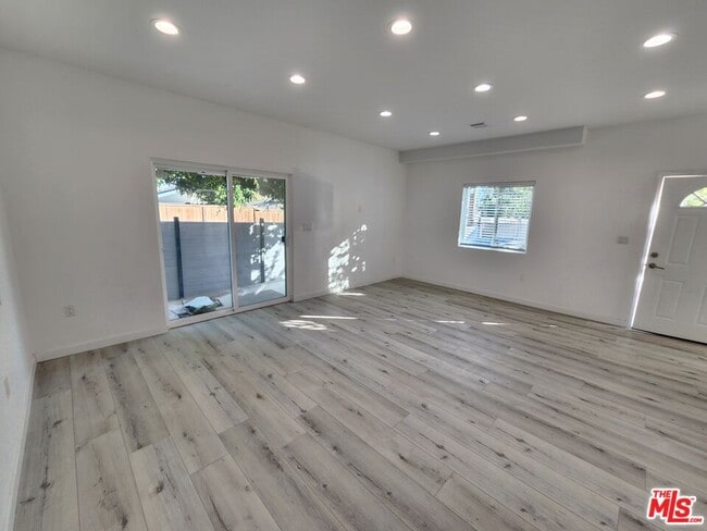 Building Photo - 11618 Balboa Blvd