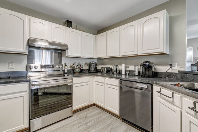 Building Photo - Call Sabrina Thomas at 757-767-0767 for more information