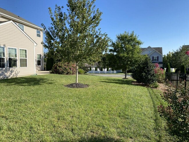 Building Photo - Beautiful 2 Story Corner Lot 3 Bed home in...