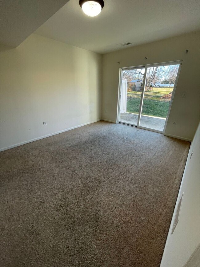 Building Photo - 3 Bed 2 Bath Townhouse In Mountville For Rent!