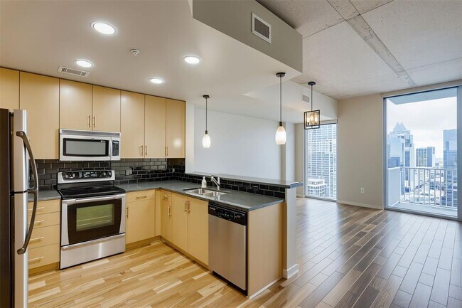 Building Photo - 360 Nueces St