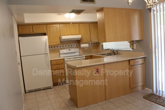 Building Photo - 602 W Kilarea Ave