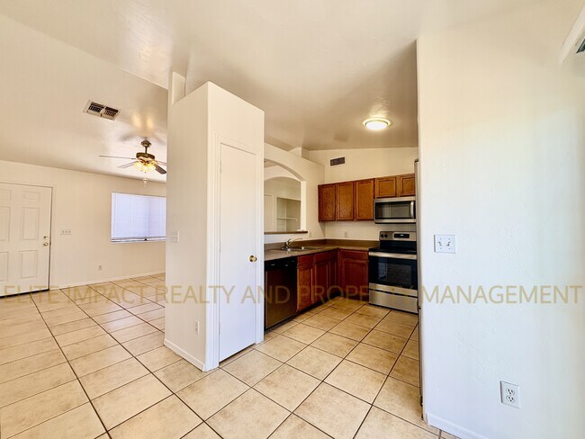 Building Photo - 3422 N Fontana Ave