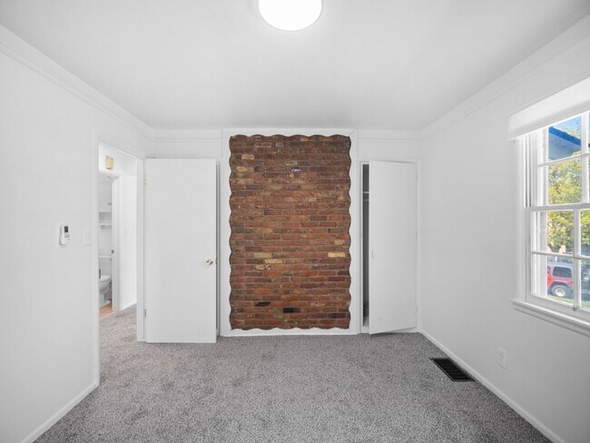 Building Photo - 203 W Cleveland Ave