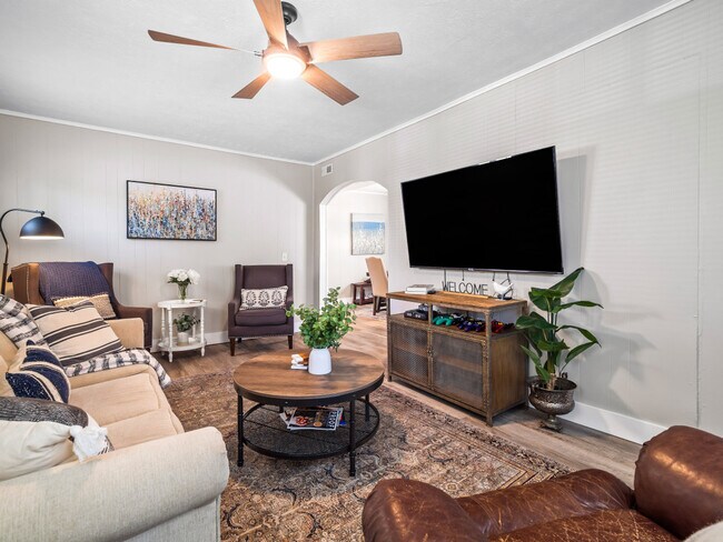 Building Photo - 971 Hayes Ave