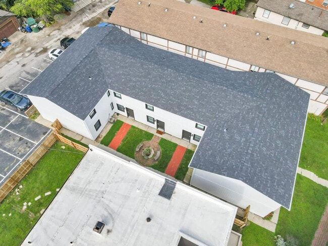 Building Photo - 380 Forest St