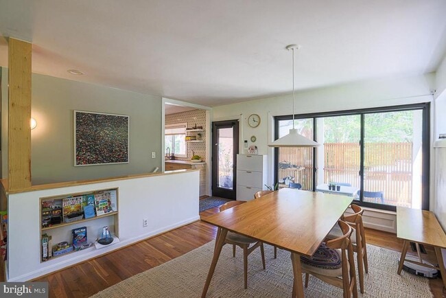 Building Photo - 5724 Greenspring Ave