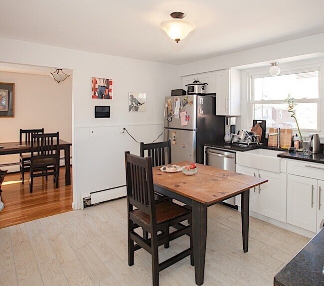 Building Photo - 22 Murdock St