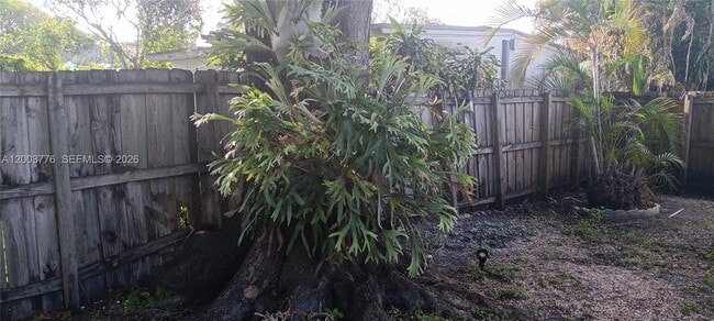 Building Photo - 1600 SW 14th St