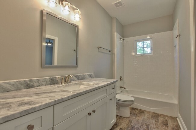 Building Photo - Unbelievable 3 Bedroom 3 Bathroom Upscale Town Home