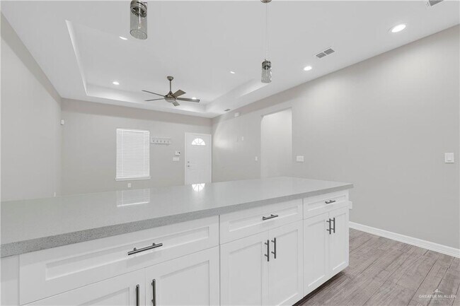 Building Photo - 22 Playa Dr