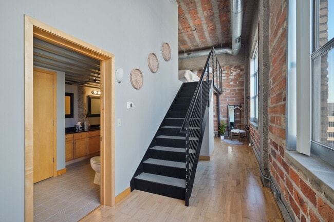 Building Photo - 521 S 7th St