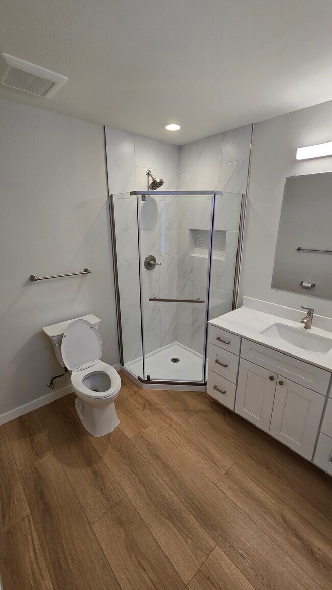 Building Photo - 738 Locust St