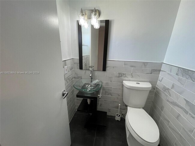Building Photo - 2903 N Miami Beach Blvd