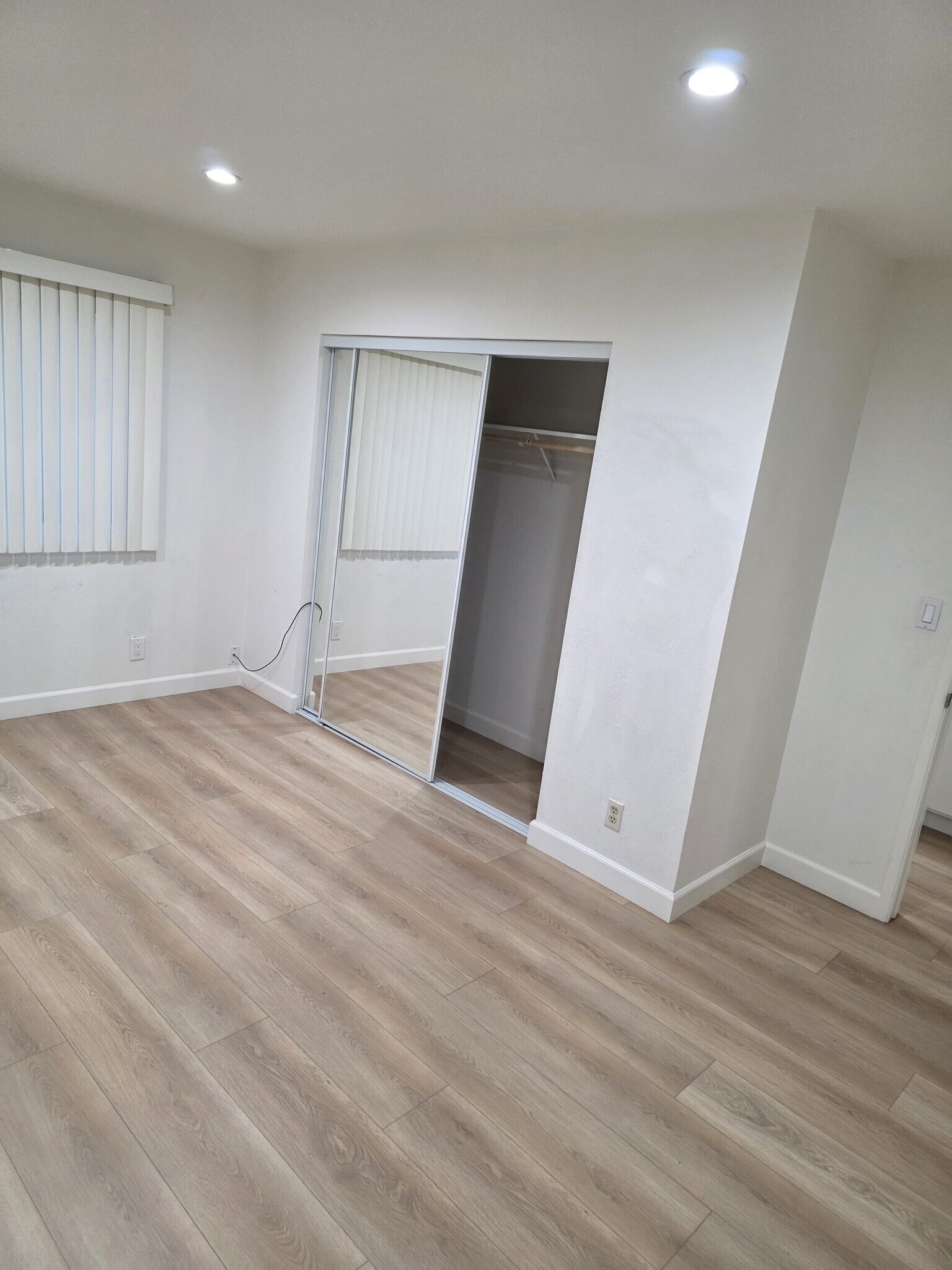 Building Photo - 625 N Angeleno Ave