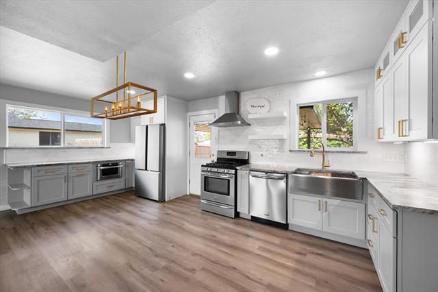 Building Photo - 703 Timberline Dr