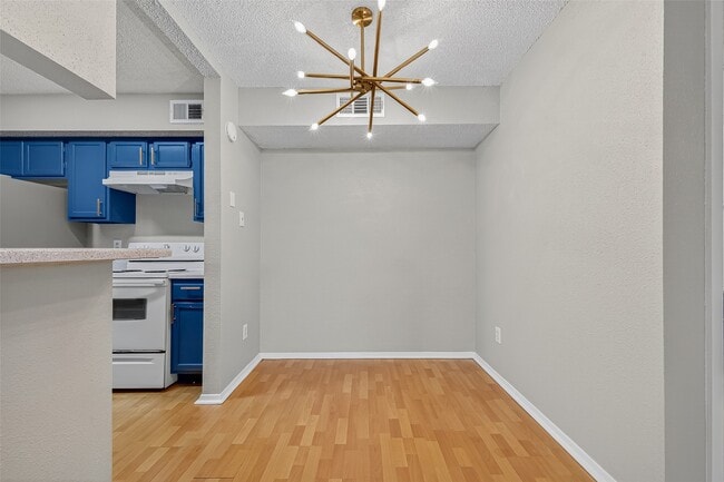 Building Photo - 10555 Turtlewood Ct