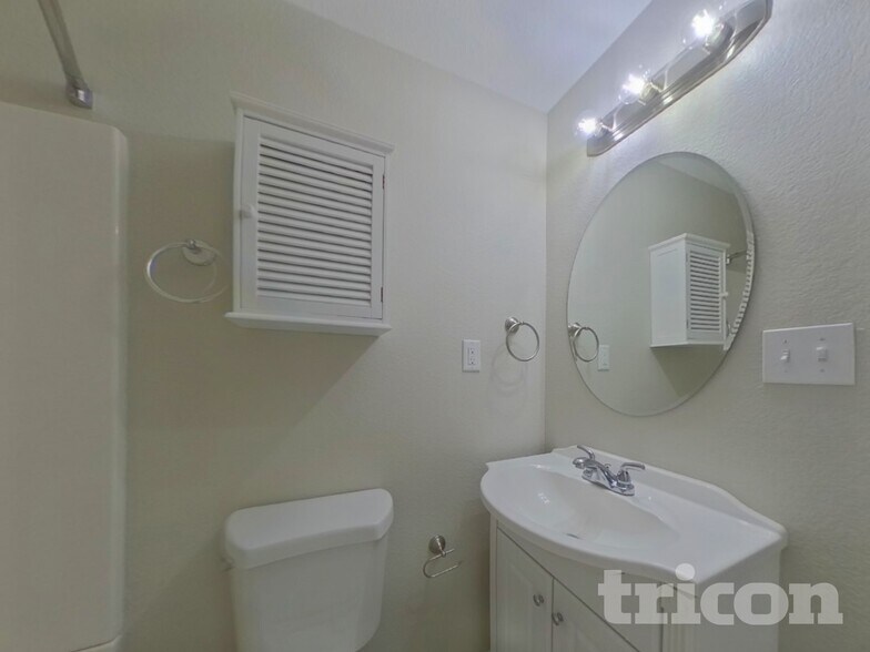 Building Photo - 12984 Fishers Island Rd