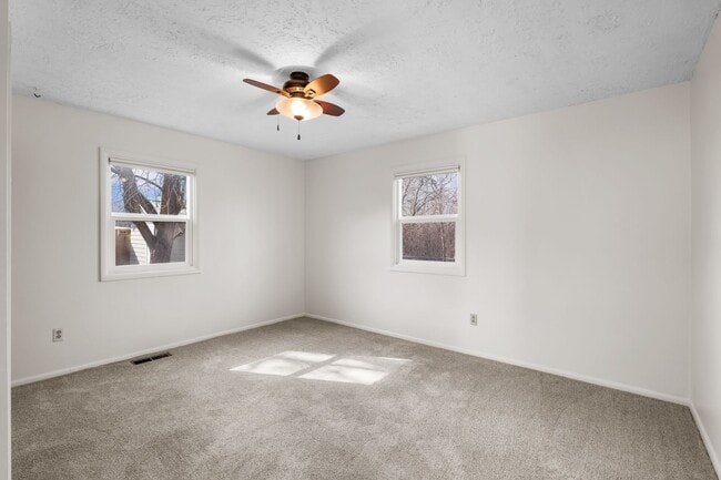 Building Photo - Charming Bungalow in Evergreen