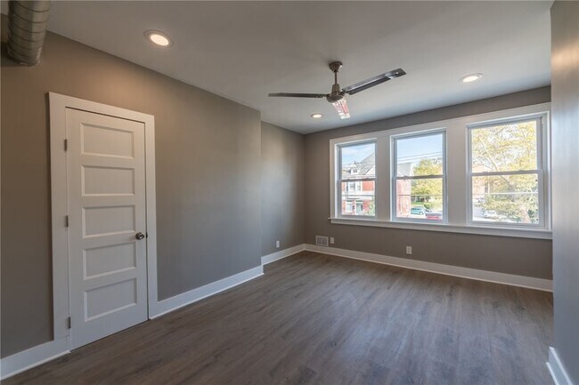 Building Photo - 533 N Euclid Ave