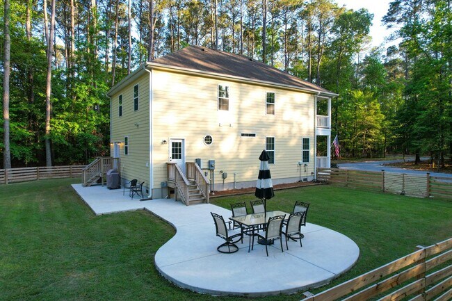 Building Photo - 4 Bedroom, 2.5 Bathroom Home in The Refuge at Ravenel - Ravenel