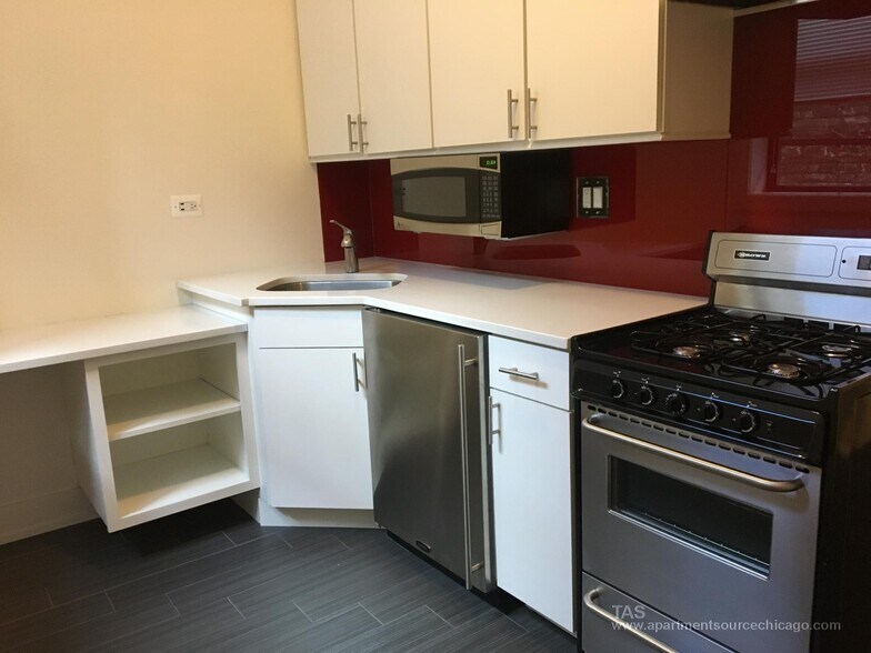 Primary Photo - 2858 N Clark St