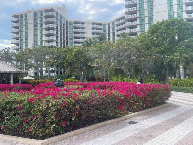 Building Photo - 1121 Crandon Blvd