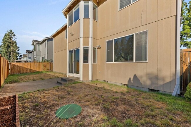 Building Photo - Modern 4-Bedroom Home with 5-Piece Primary...