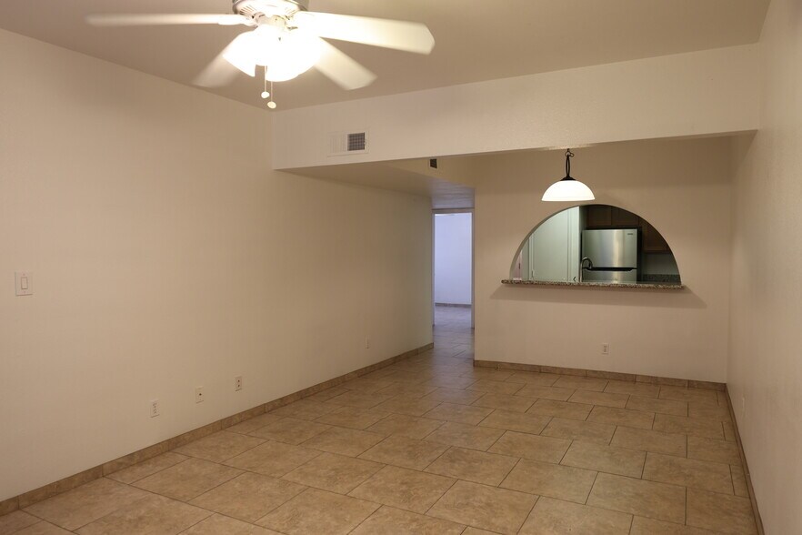 Building Photo - 700 W 14th St